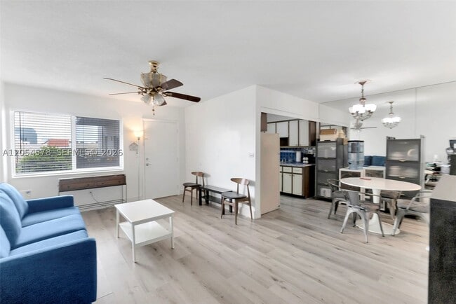 Building Photo - 900 SW 84th Ave