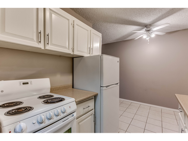 Photo du bâtiment - Elliston Place Apartments
