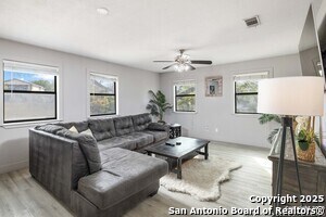 Foto del edificio - 1267 E Common St