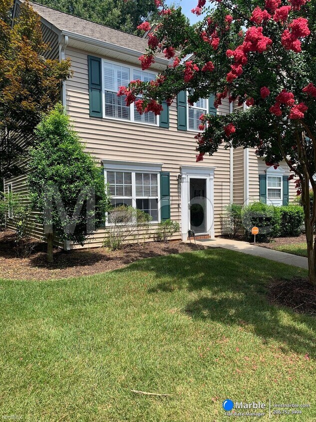 Foto principal - 3 br, 2.5 bath Townhome - 2830 Goyne Ter