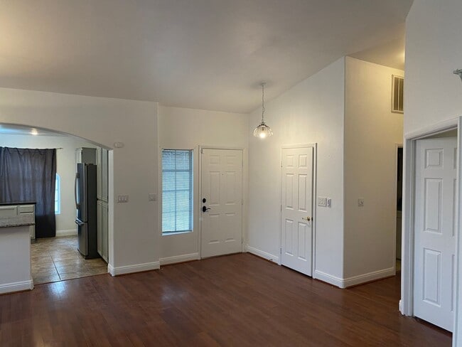 Building Photo - NW!! Single Story!! No Carpet!! No HOA!! B...