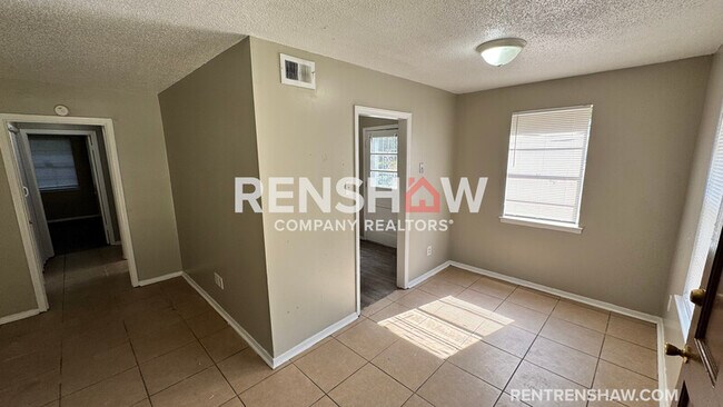 Building Photo - 3248 Amselle Cir