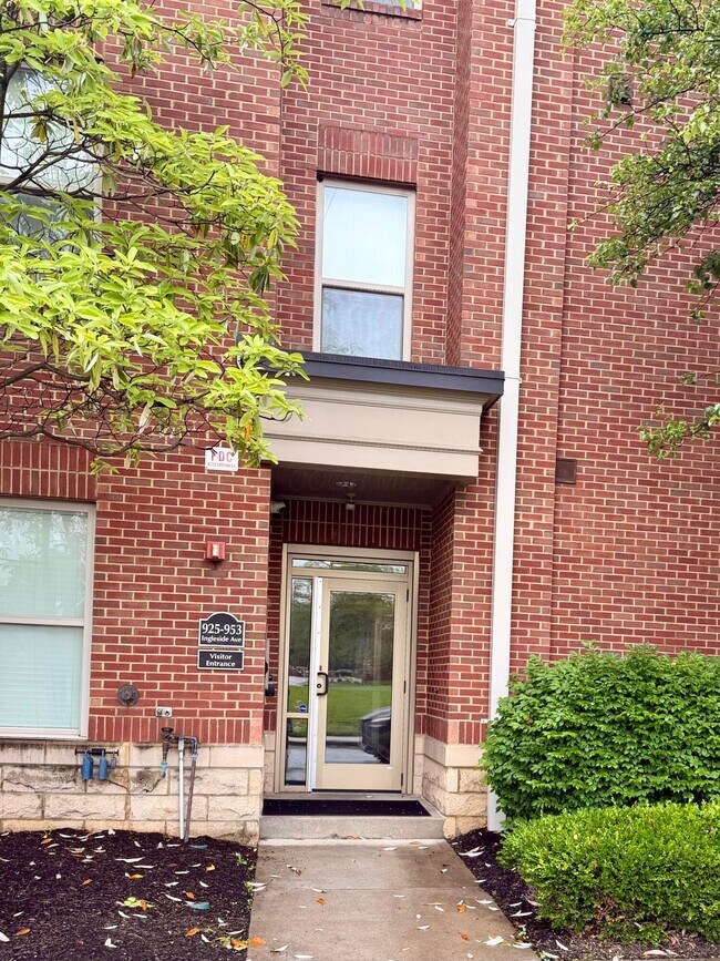 Foto del edificio - 953 Ingleside Ave