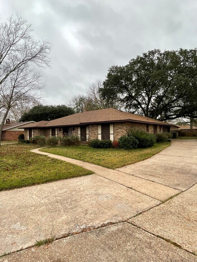 Primary Photo - 4 br, 2 bath House - 2300 Brownlee Rd