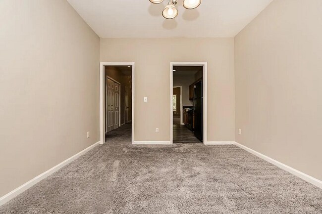 Foto del edificio - 225 Riverbend Dr