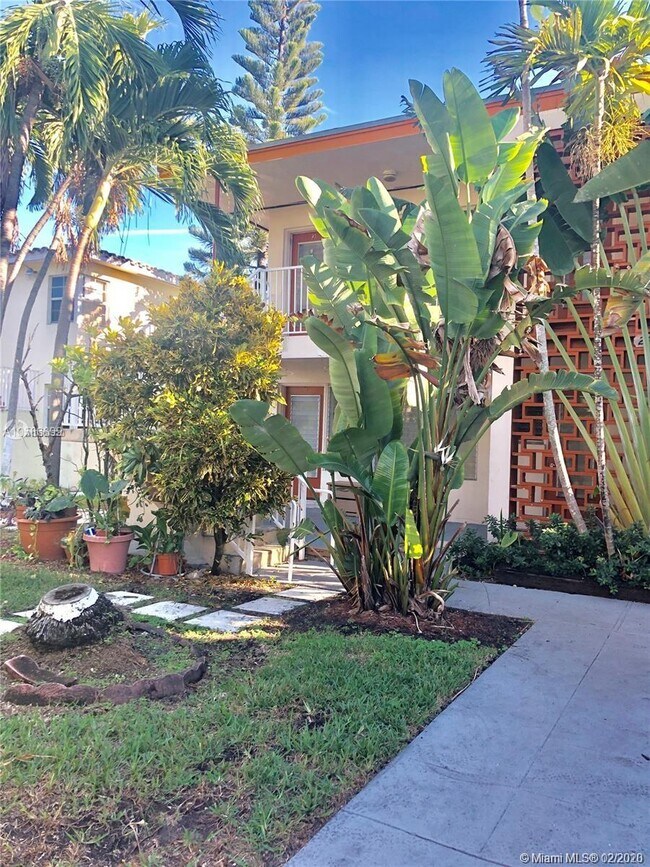 Building Photo - 2220 Calais Dr