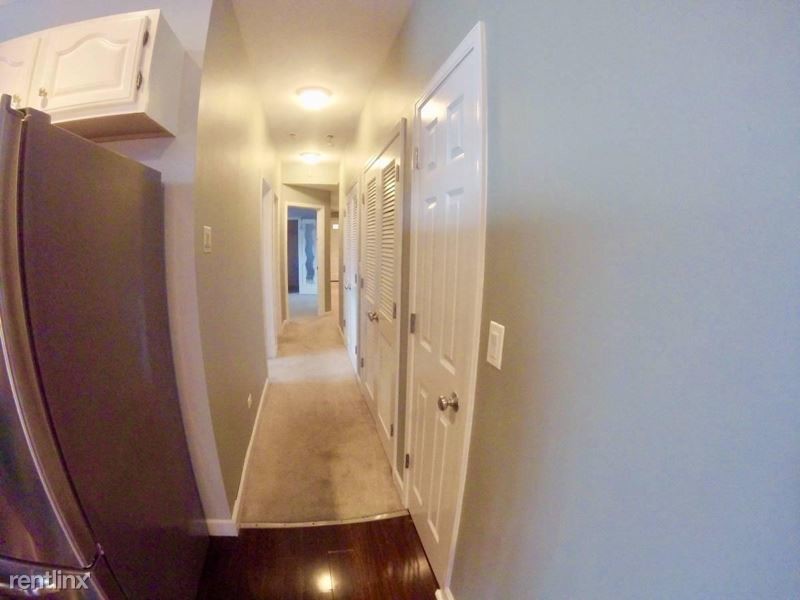 Foto principal - 7143 W Irving Park Rd