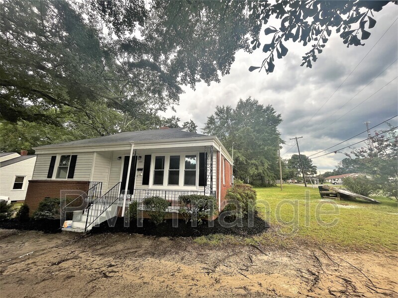 207 W Ransom St, FuquayVarina, NC 27526 House Rental in Fuquay