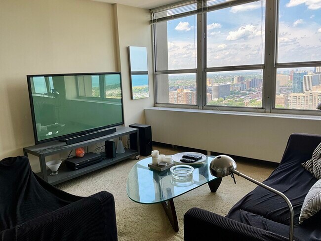 Foto del edificio - 655 W Irving Park Rd