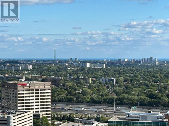 Photo du bâtiment - 275-3275 Yorkland Rd