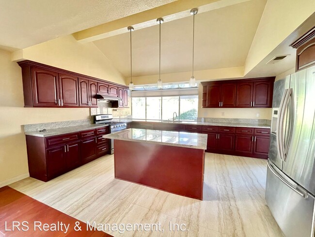 Building Photo - 4 br, 3 bath House - 15390 Green Valley Dr
