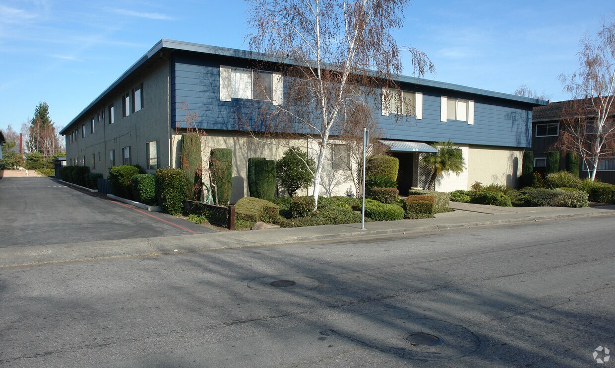 Building Photo - Dry Creek Apartments