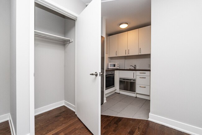 Building Photo - 56 Maitland Street