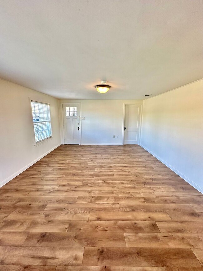 Foto del edificio - 4 Bedroom Home Coming Soon!!