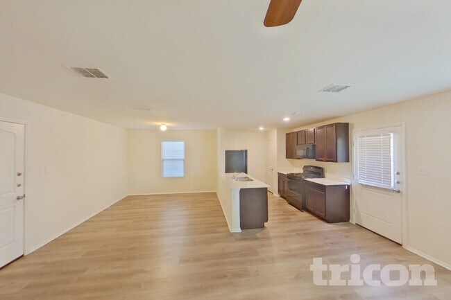 Foto del edificio - 5697 McClelland St