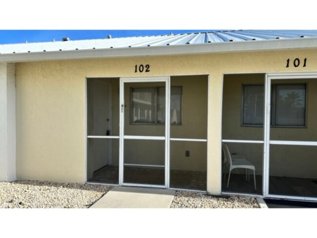 Building Photo - Washer &amp; Dryer Included! 2 Bedroom 2 b...