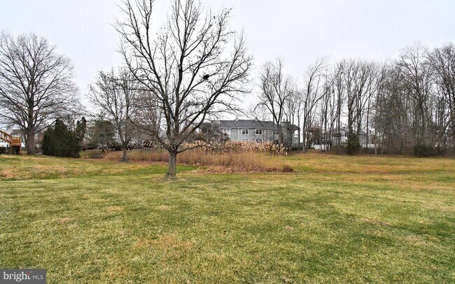 Foto del edificio - 592 Wrensong Rd