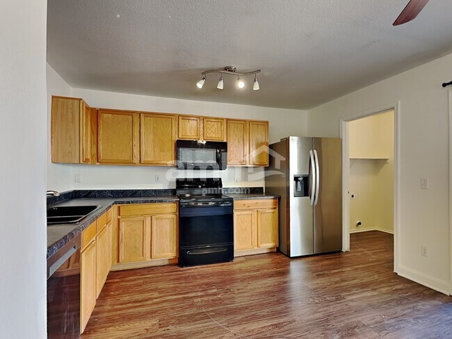 Foto del edificio - 2444 E Gleneagle Dr