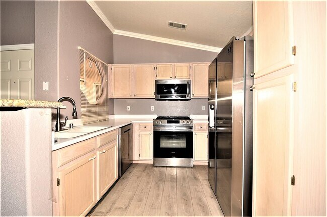Foto del edificio - Stunning 1 Bed 1 Bath Condo On 2nd Floor at Opulence!