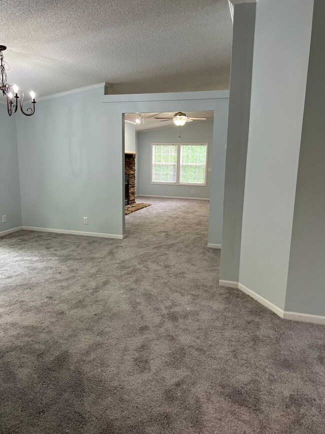 Building Photo - Large Home in the Country