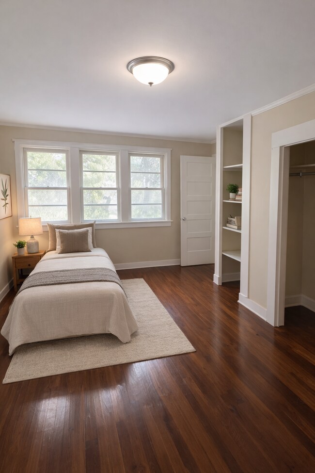 Building Photo - 1378 S Pkwy E