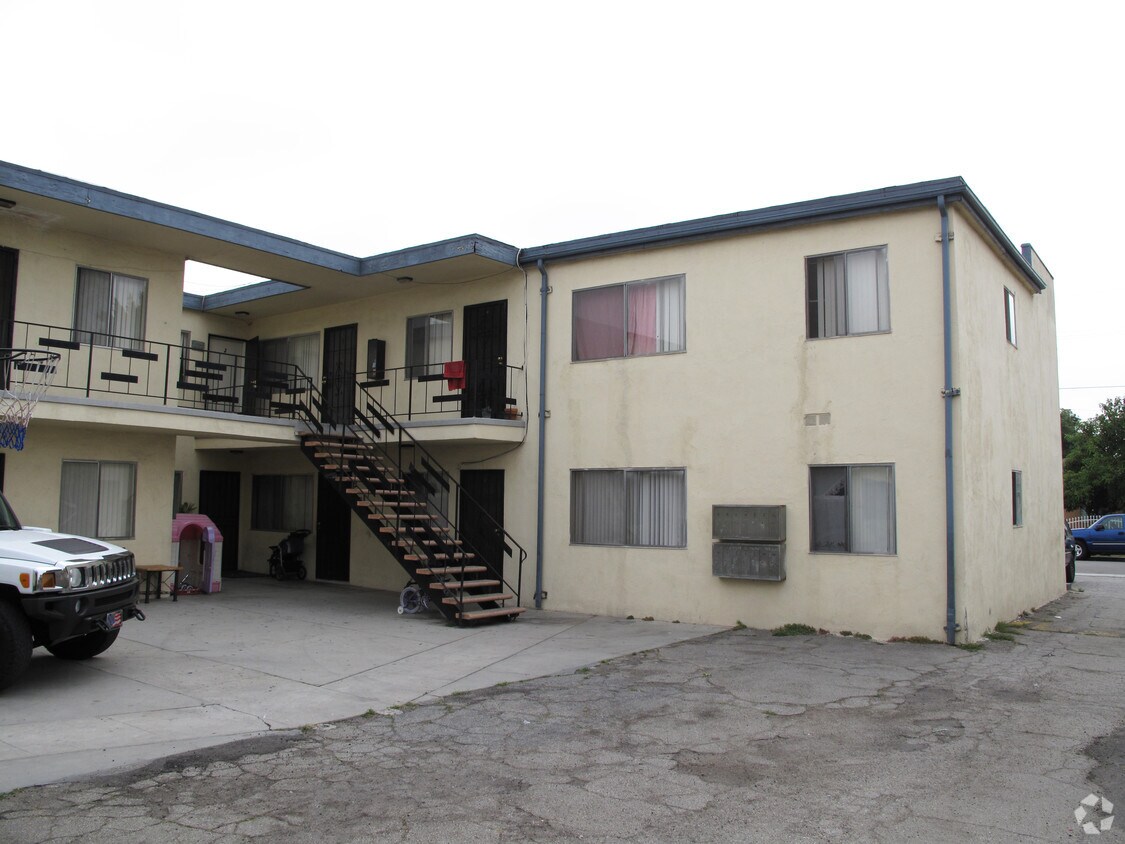 6117 Woodward Ave, Maywood, CA 90270 Apartments in Maywood, CA