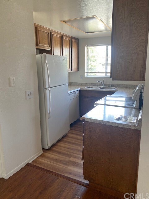Building Photo - 3078 Knollwood Ave