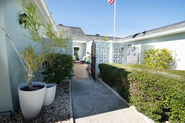 Foto del edificio - 128 Boca Ciega Point Blvd N