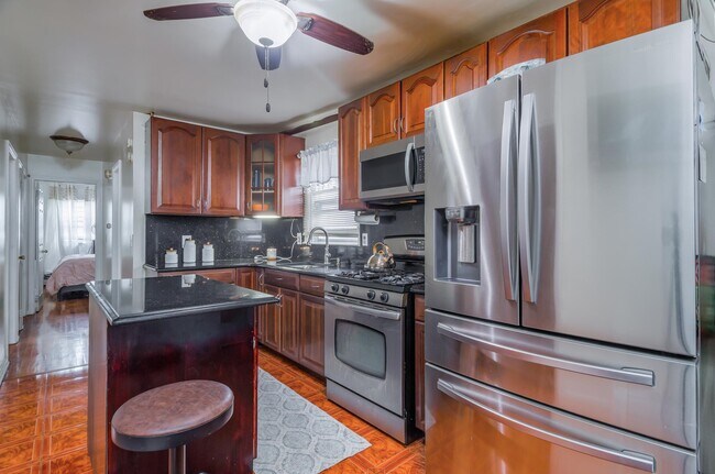 Building Photo - 310 Cator Ave