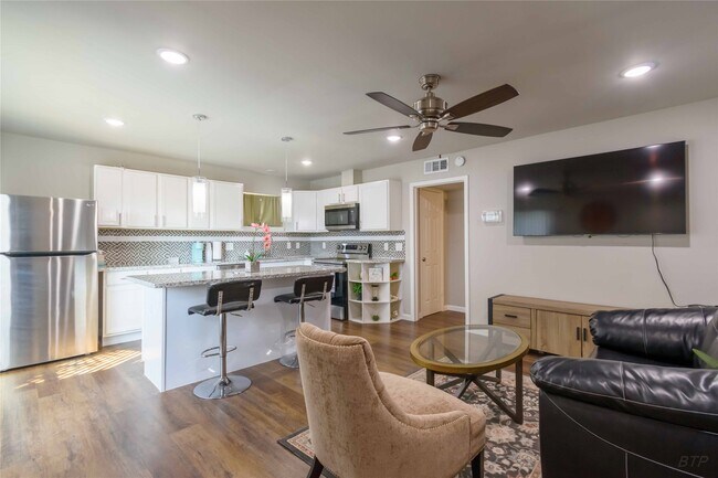 Building Photo - 8110 Albacore Dr