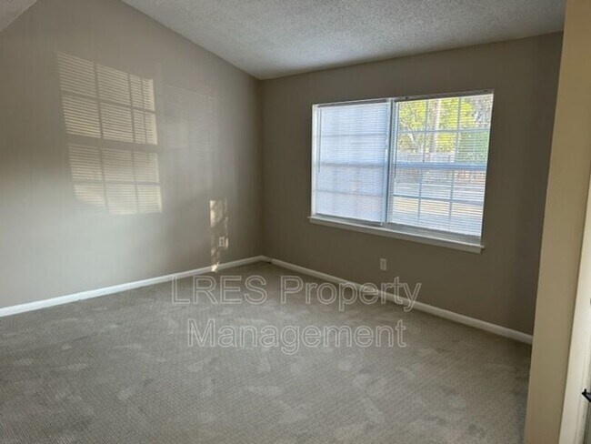 Foto del edificio - 816 W 25th St