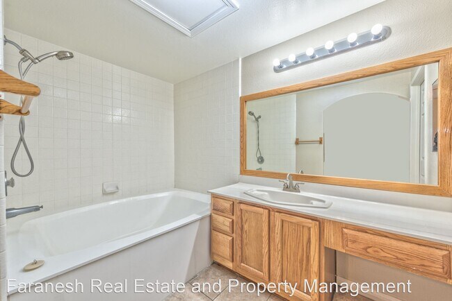 Building Photo - 2 br, 2 bath House - 533 Indian Bluff St #104