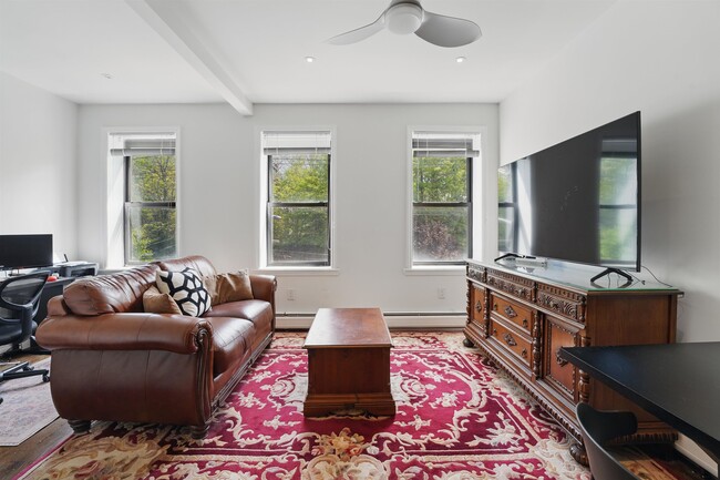 Foto del edificio - 242 6th St