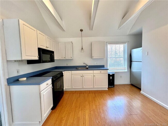 Building Photo - 2394 Torringford W St