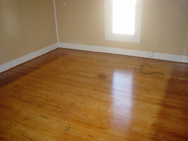 Building Photo - Charming 2 Bedroom Home with Porch & Deck ...