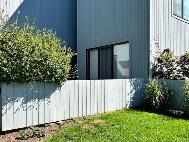 Building Photo - 7 Cypress Ln