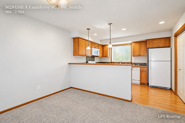 Foto del edificio - 5629 Fauntleroy Wy SW