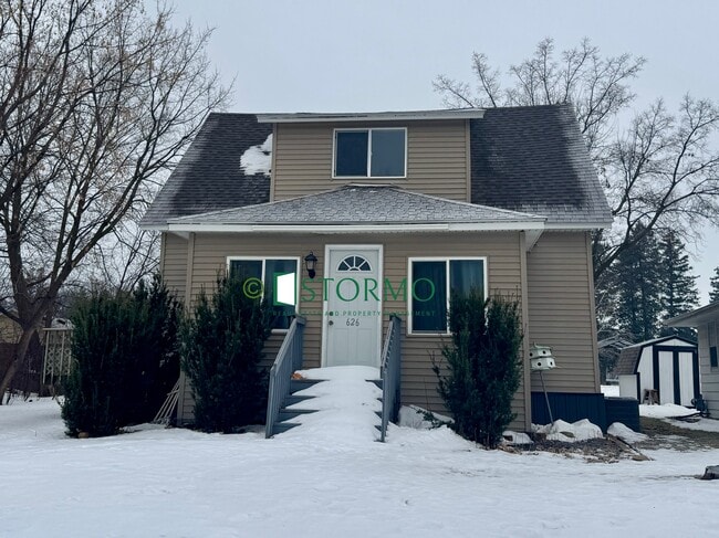 Building Photo - 626 Oak St NE