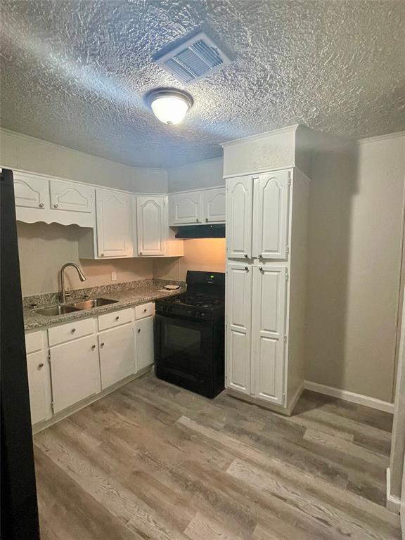 Foto del edificio - 7930 Crestview Dr