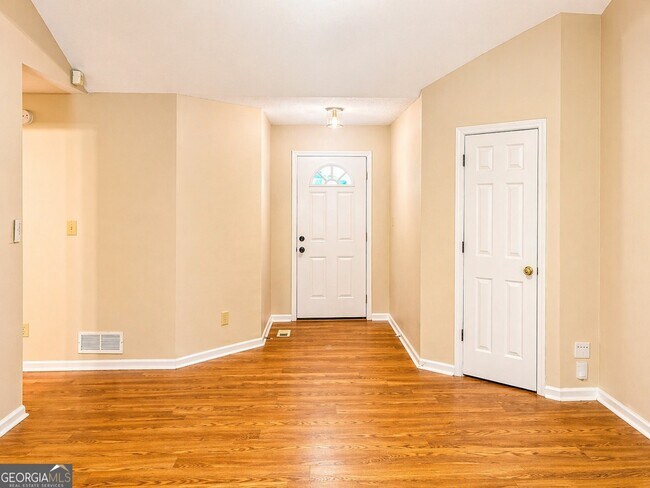 Foto del edificio - 217 Briarpatch Ct