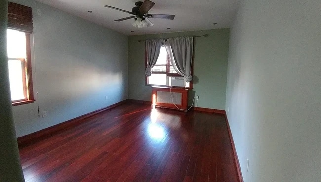 Foto del edificio - 6446 84th Pl