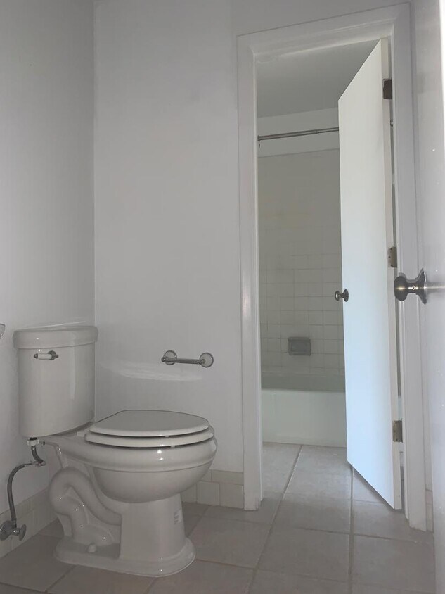 Foto del edificio - 915 Country Club Dr SE