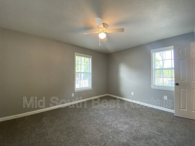 Foto del edificio - 1862 Warner Ave