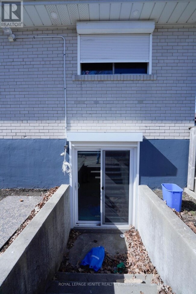 Building Photo - 63 Syracuse Crescent