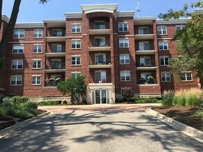 Building Photo - 3400 N Old Arlington Heights Rd