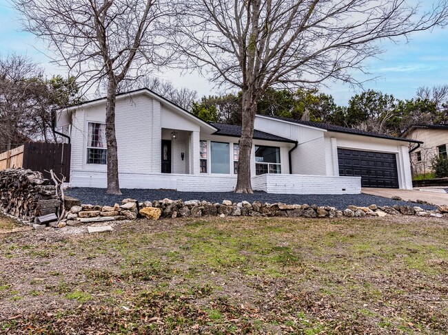 Foto del edificio - 903 Cliffside Dr