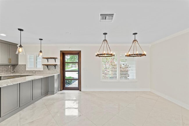 Foto del edificio - 2530 NE 49th St