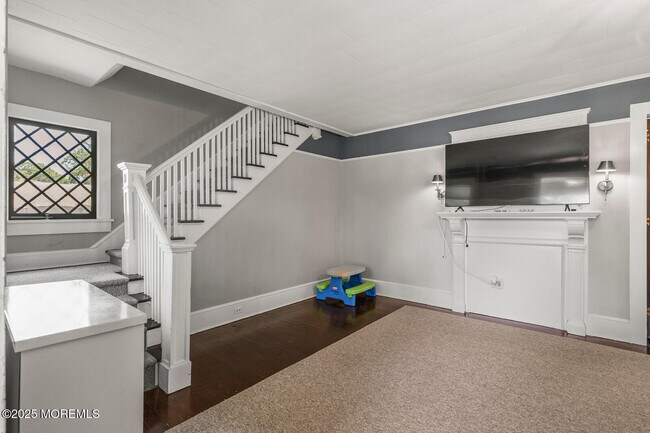 Foto del edificio - 496 W Park Ave