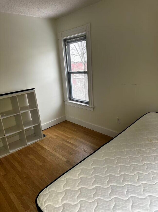 Building Photo - 18 Bradbury St