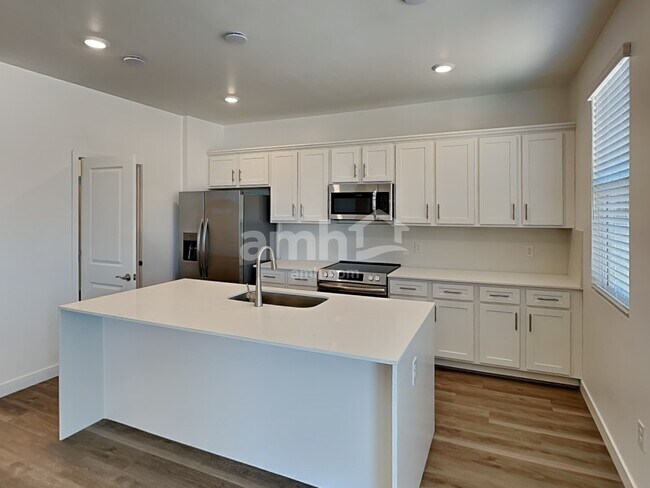 Building Photo - 6536 E Paseo Alga